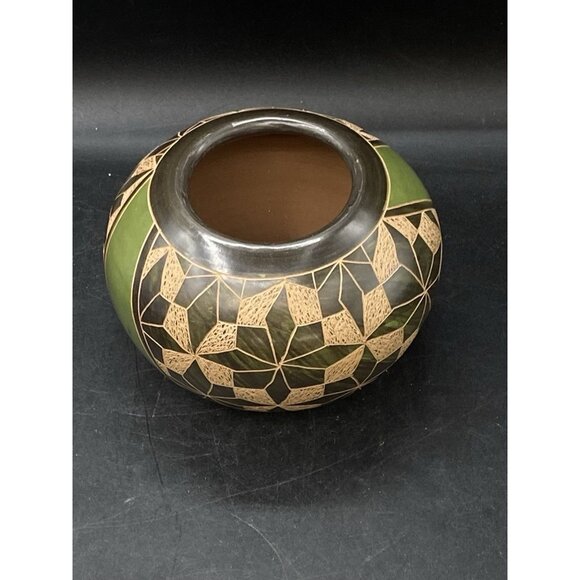 Bismarck Ocampo Other - Sgraffito Carved Pottery Vase Nicaragua Bismarck Ocampo Signed Folk Art